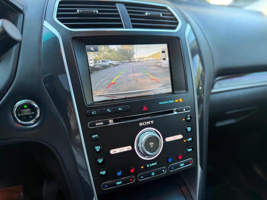 Ford Explorer photo 2