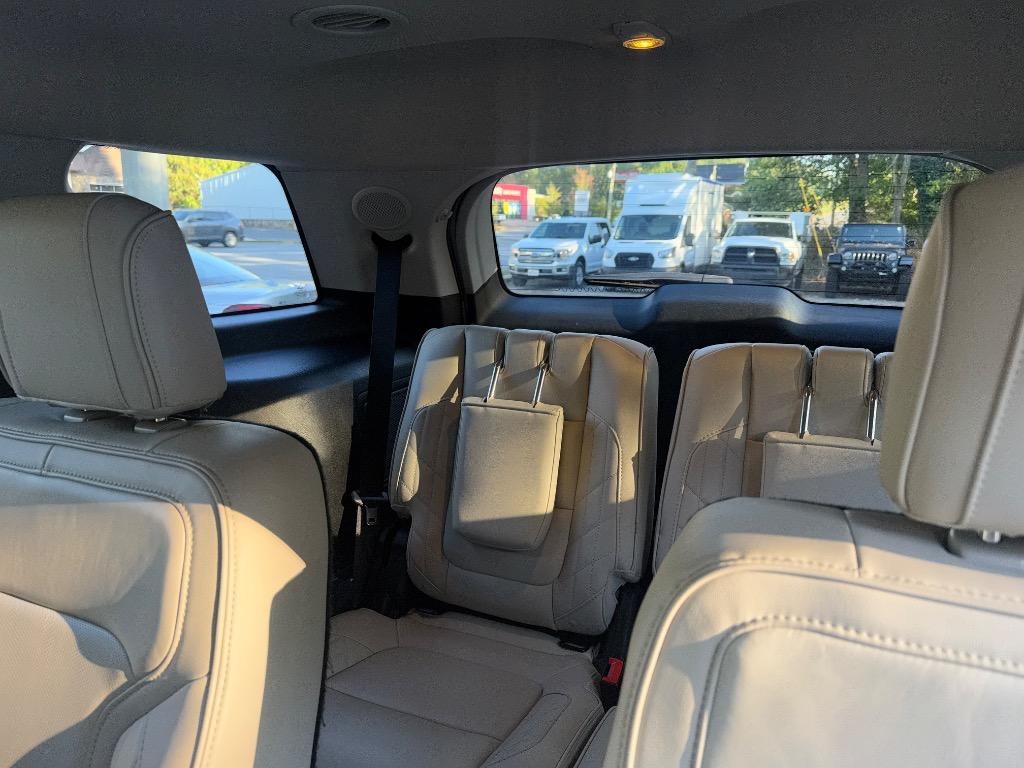 Ford Explorer photo 5