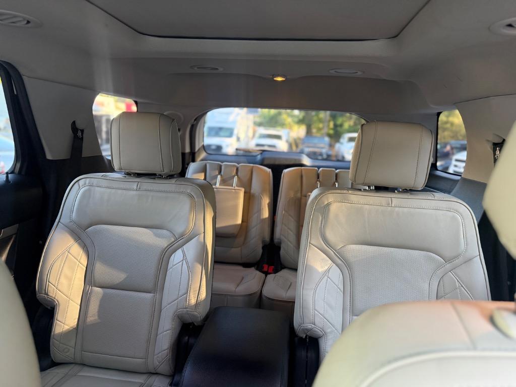 Ford Explorer photo 10