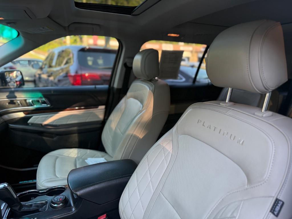 Ford Explorer photo 16