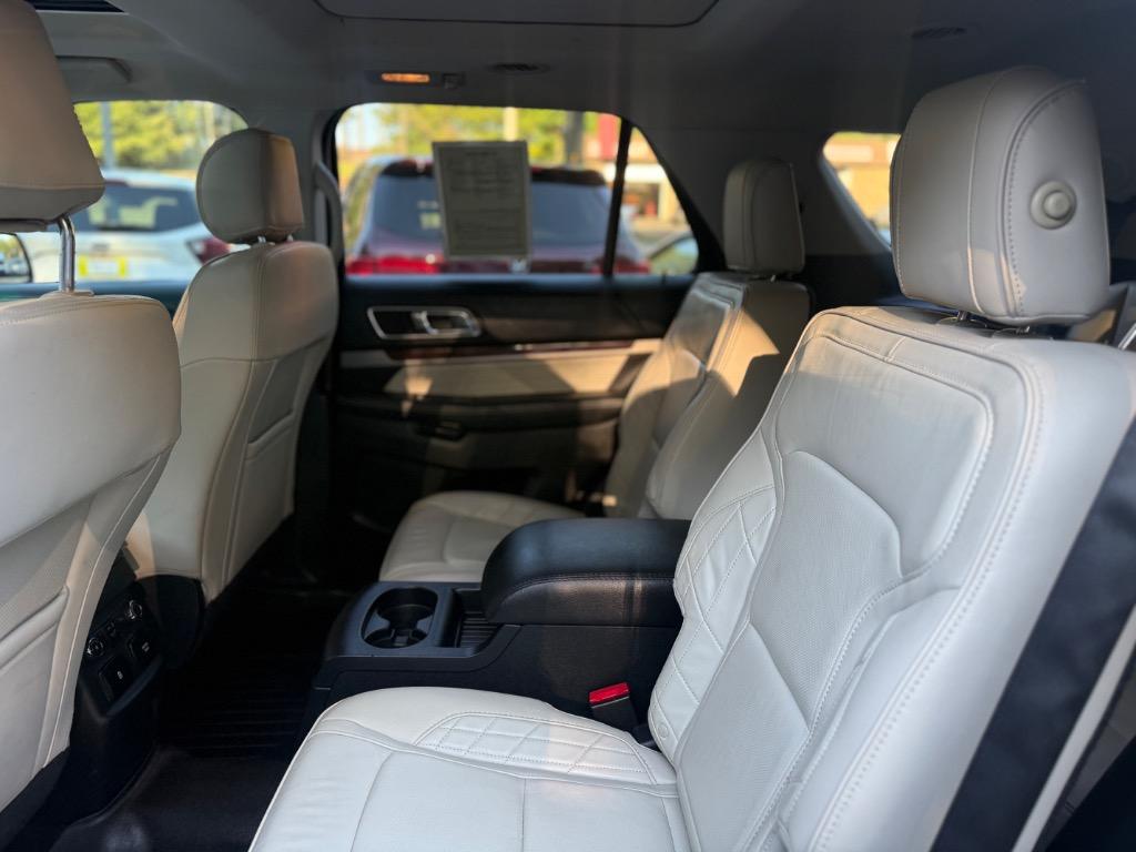 Ford Explorer photo 6