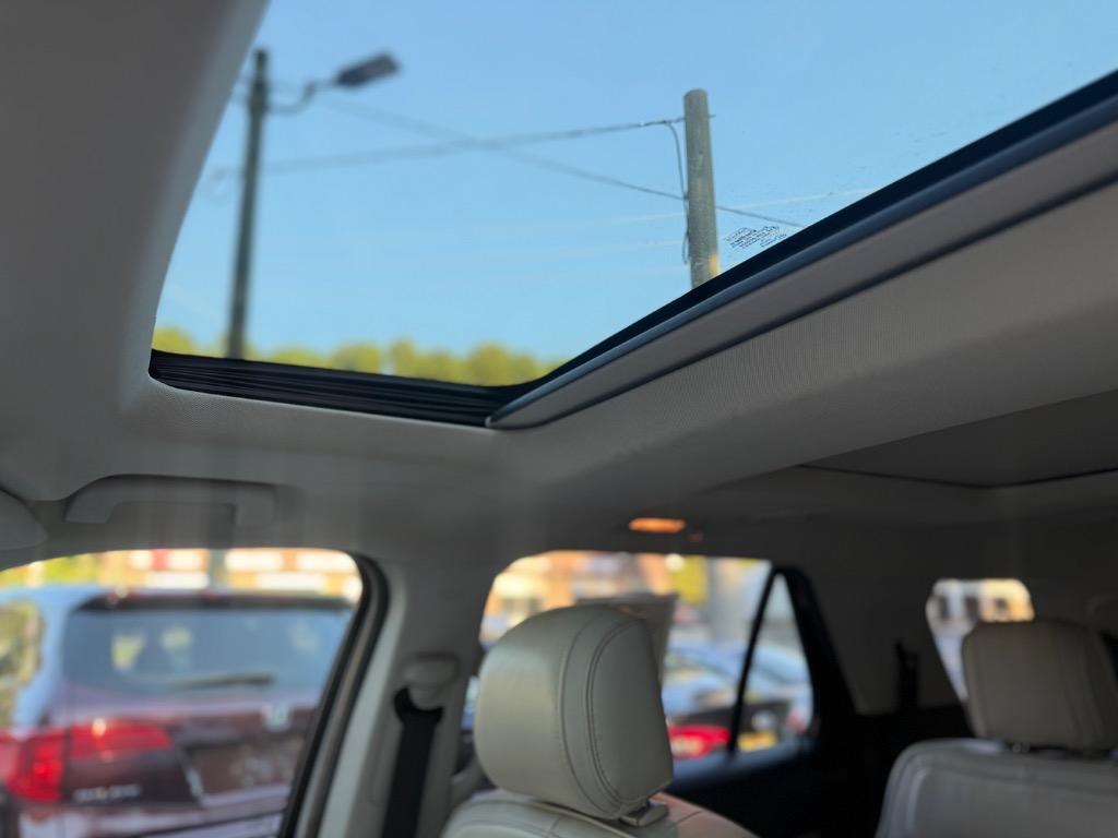 Ford Explorer photo 9