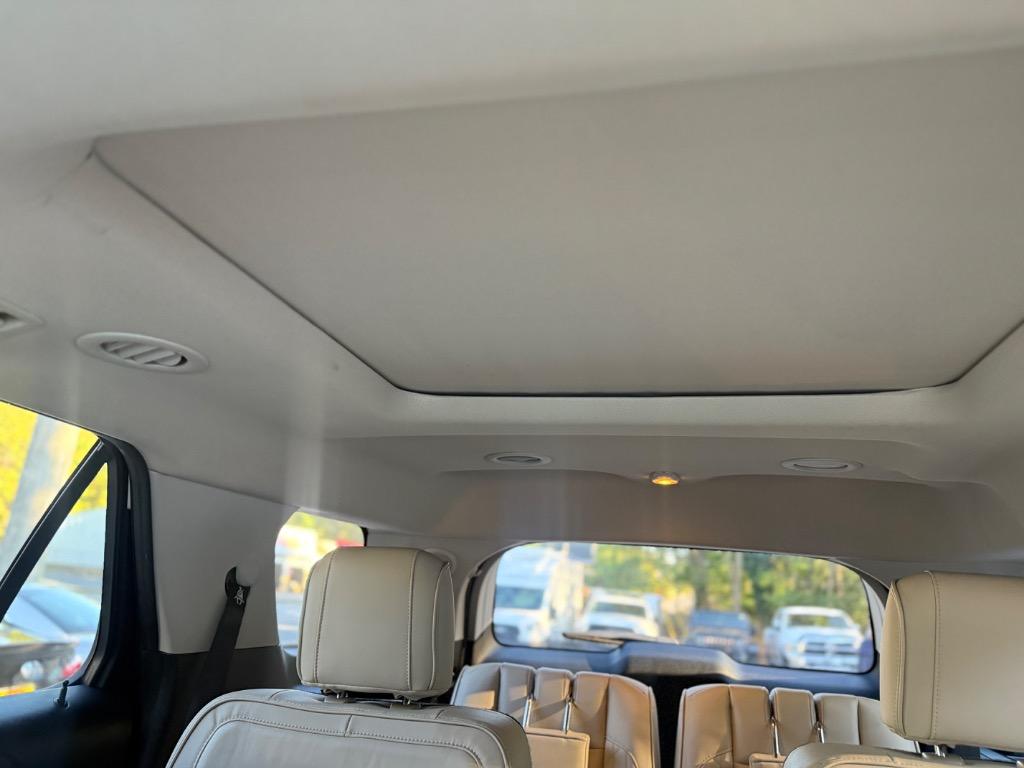 Ford Explorer photo 8