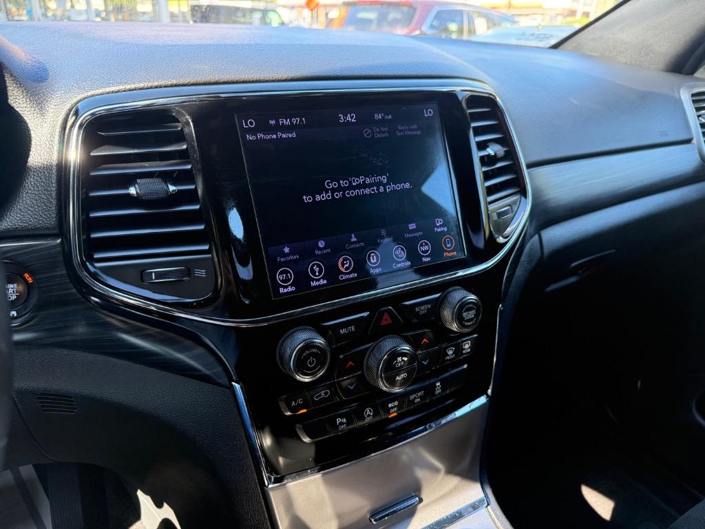 Jeep Grand Cherokee photo 21