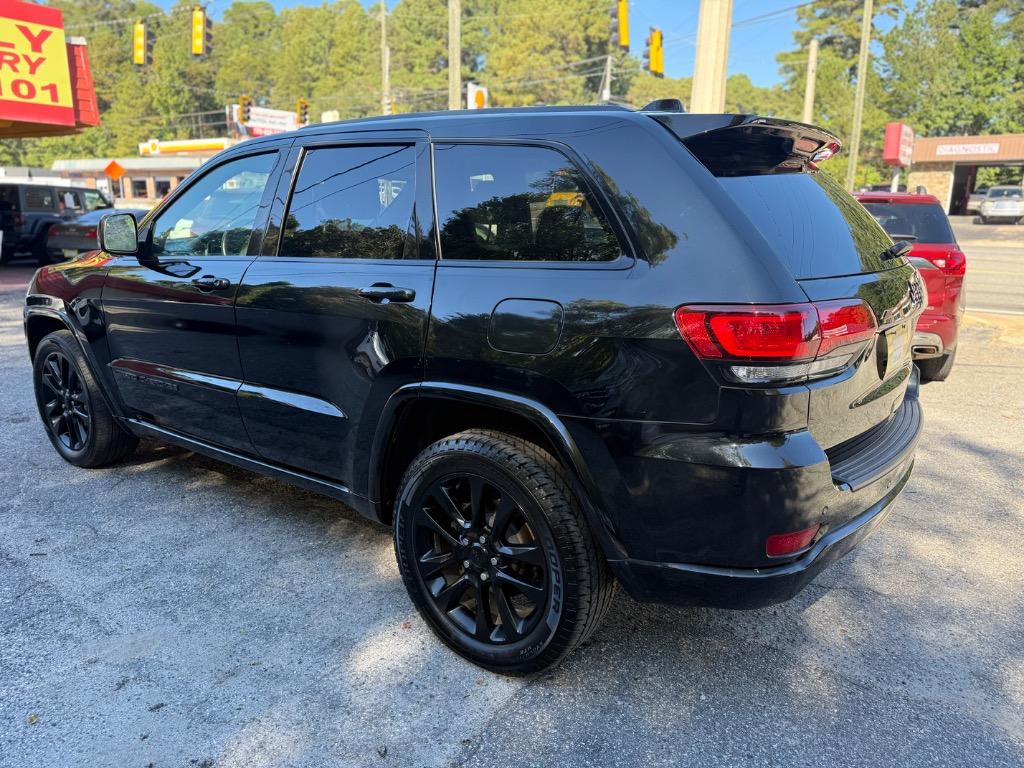 Jeep Grand Cherokee photo 13