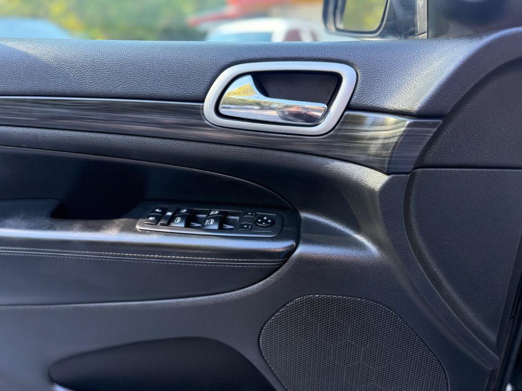 Jeep Grand Cherokee photo 17
