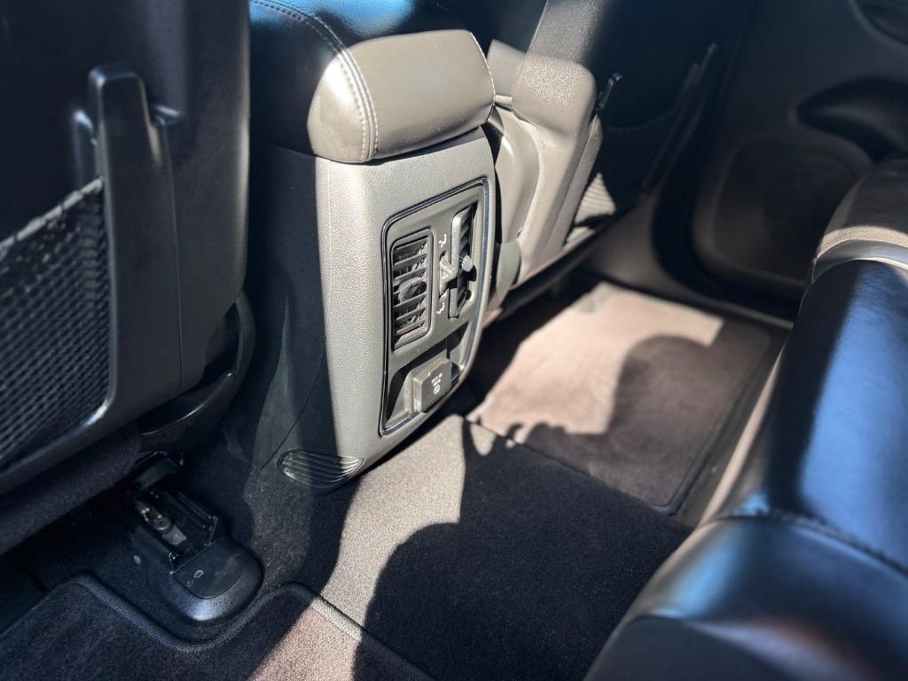 Jeep Grand Cherokee photo 14
