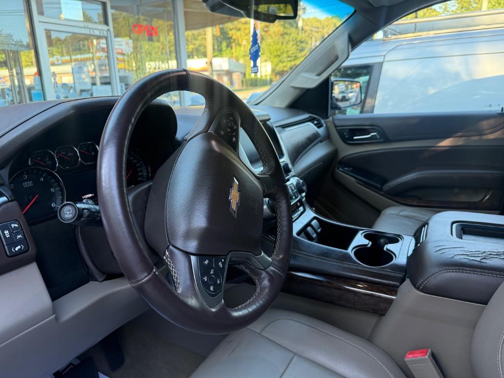 Chevrolet Tahoe photo 2