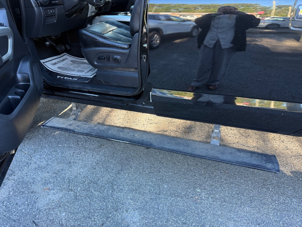 Nissan Titan photo 5