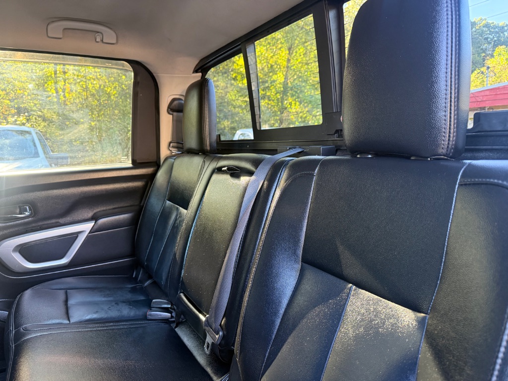Nissan Titan photo 16