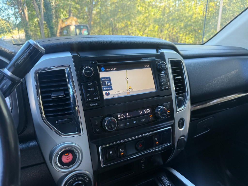 Nissan Titan photo 23