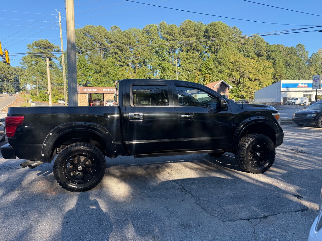 Nissan Titan photo 12