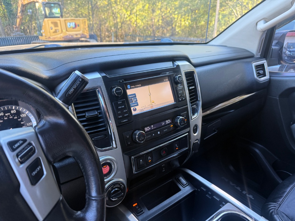 Nissan Titan photo 2