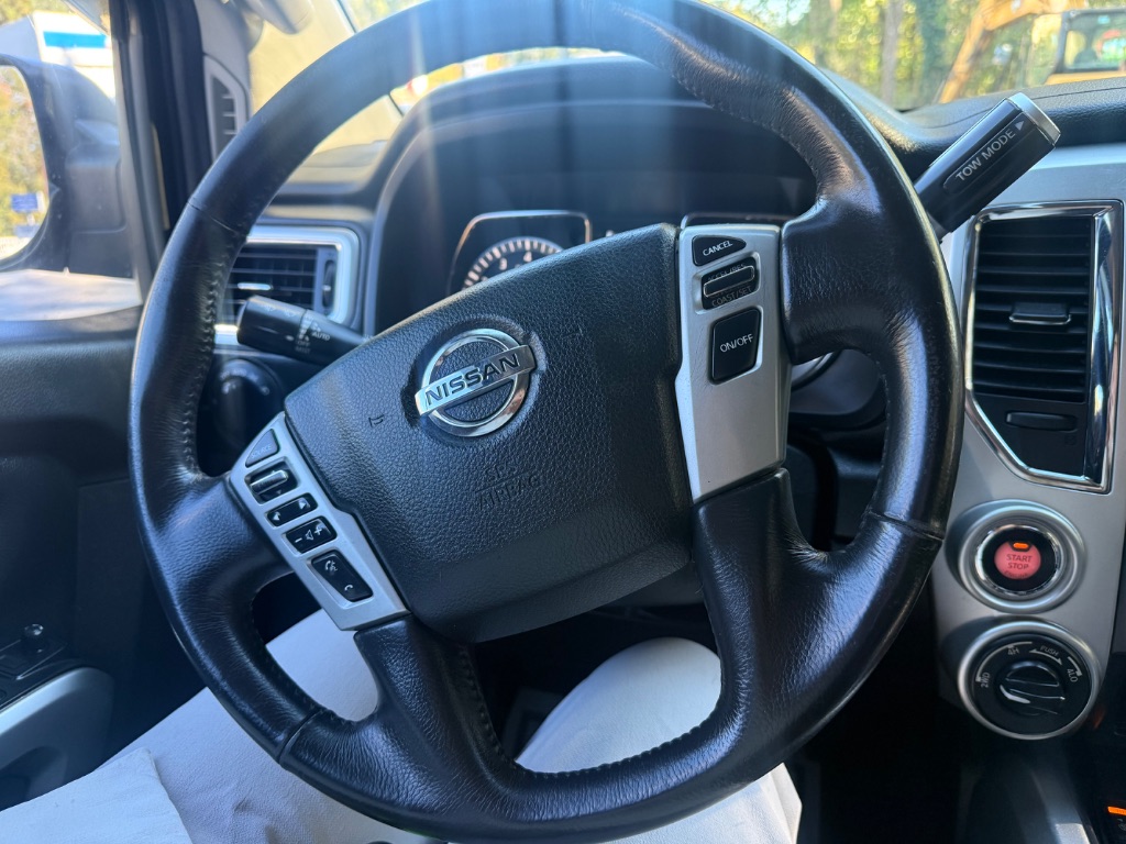 Nissan Titan photo 24