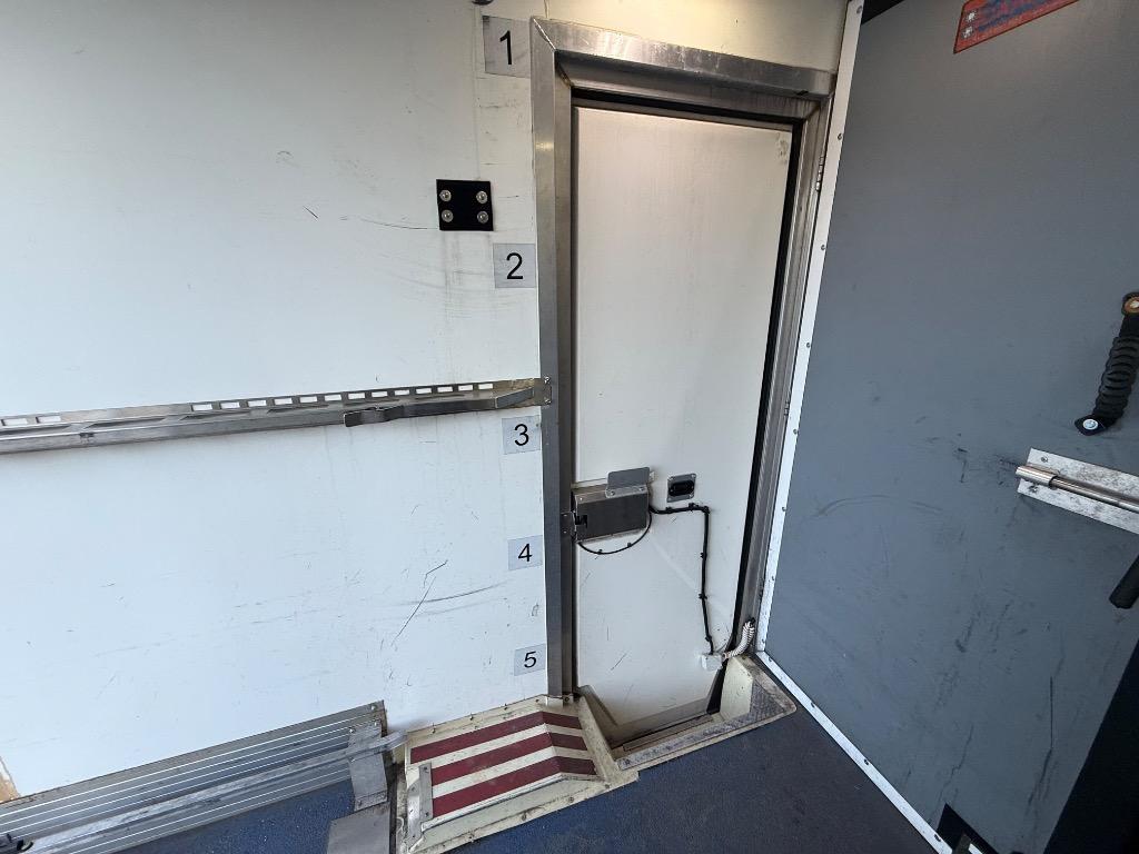 Ford Transit photo 9