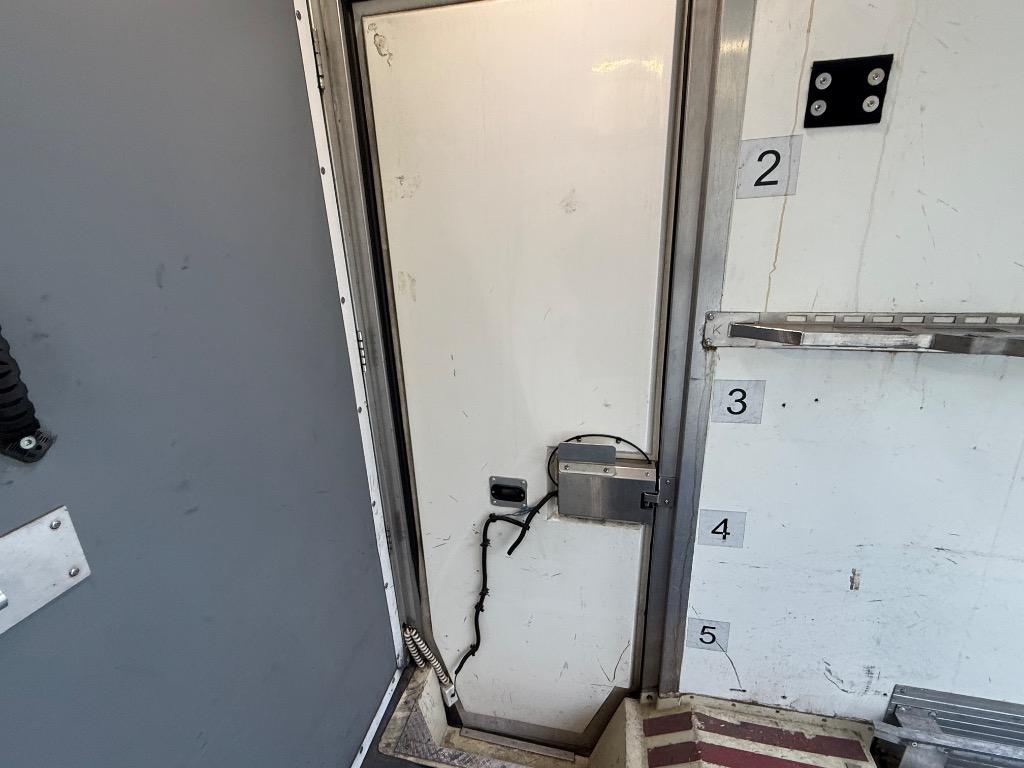 Ford Transit photo 10