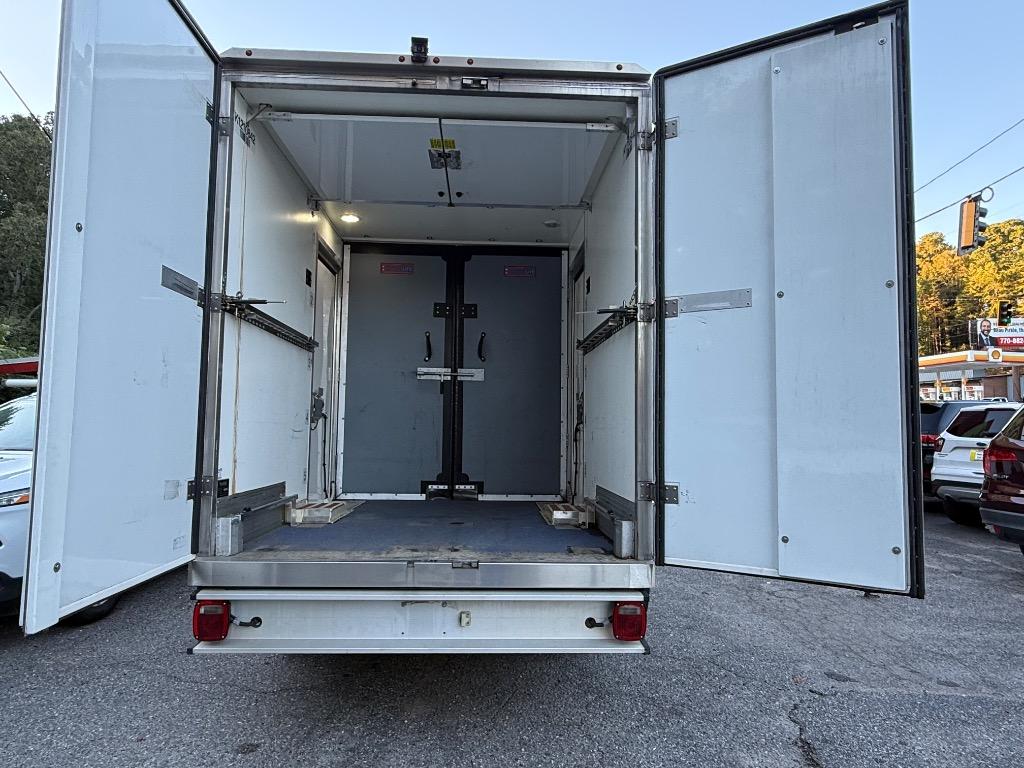 Ford Transit photo 14