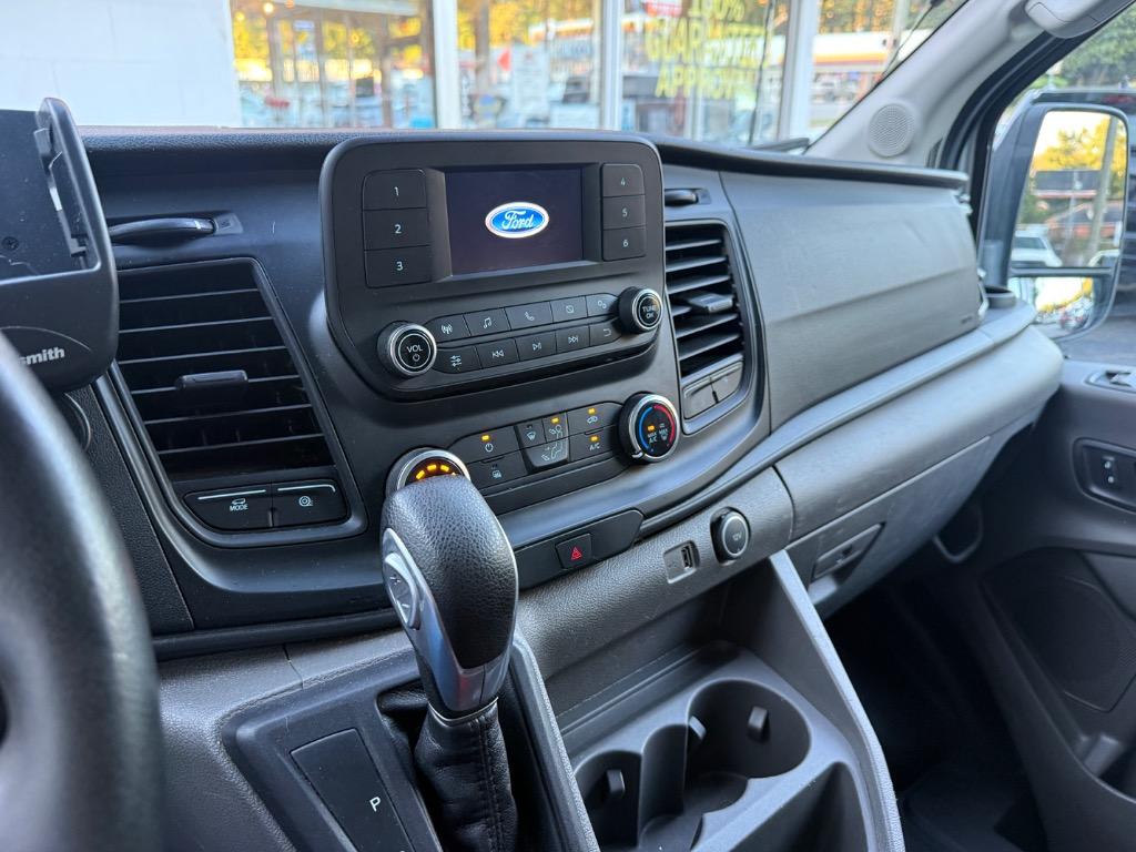 Ford Transit photo 2