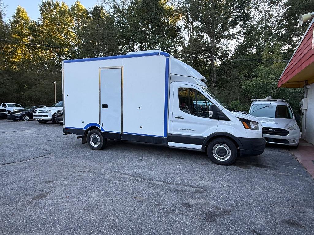 Ford Transit photo 18