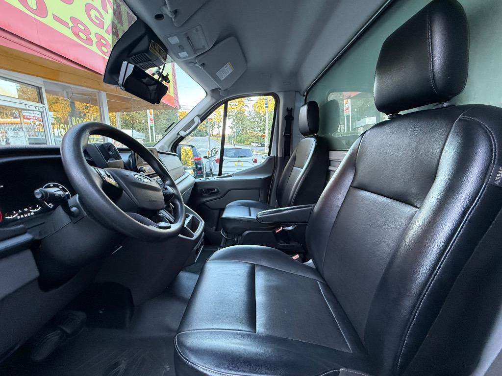 Ford Transit photo 8