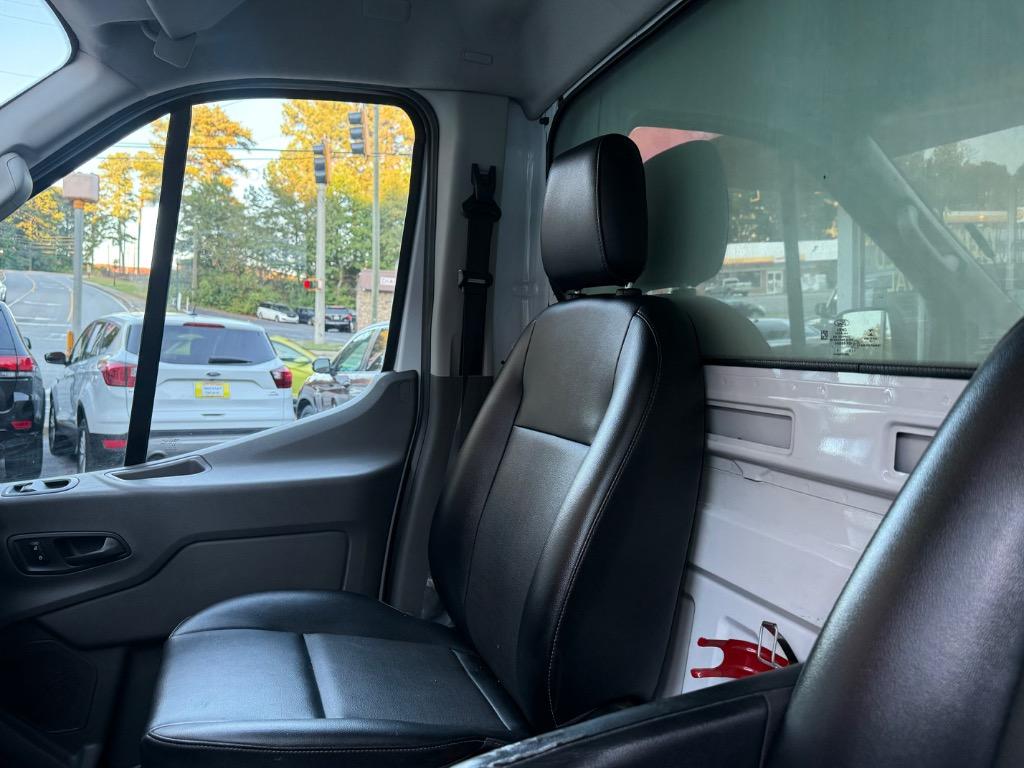 Ford Transit photo 4