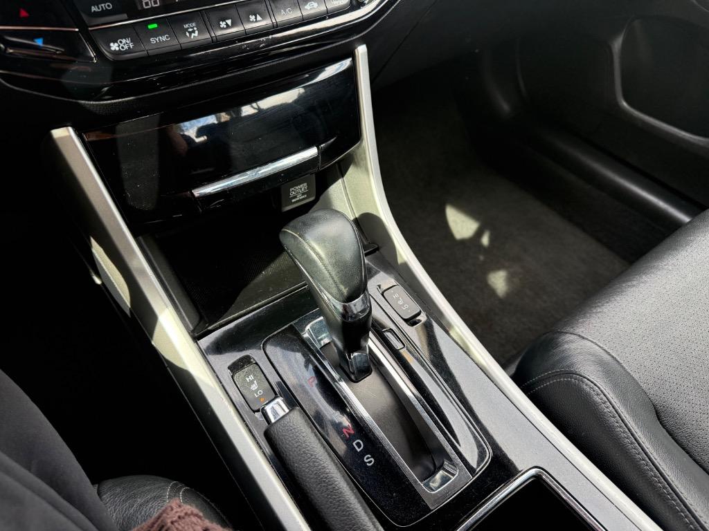 Honda Accord photo 18