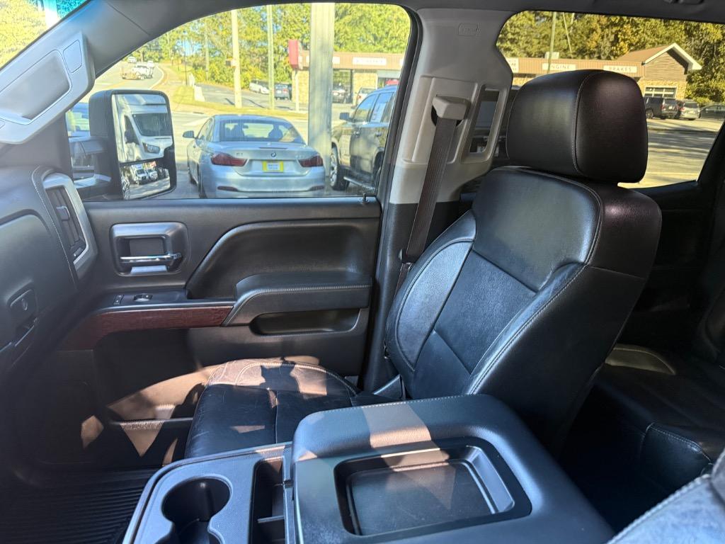 GMC Sierra photo 2