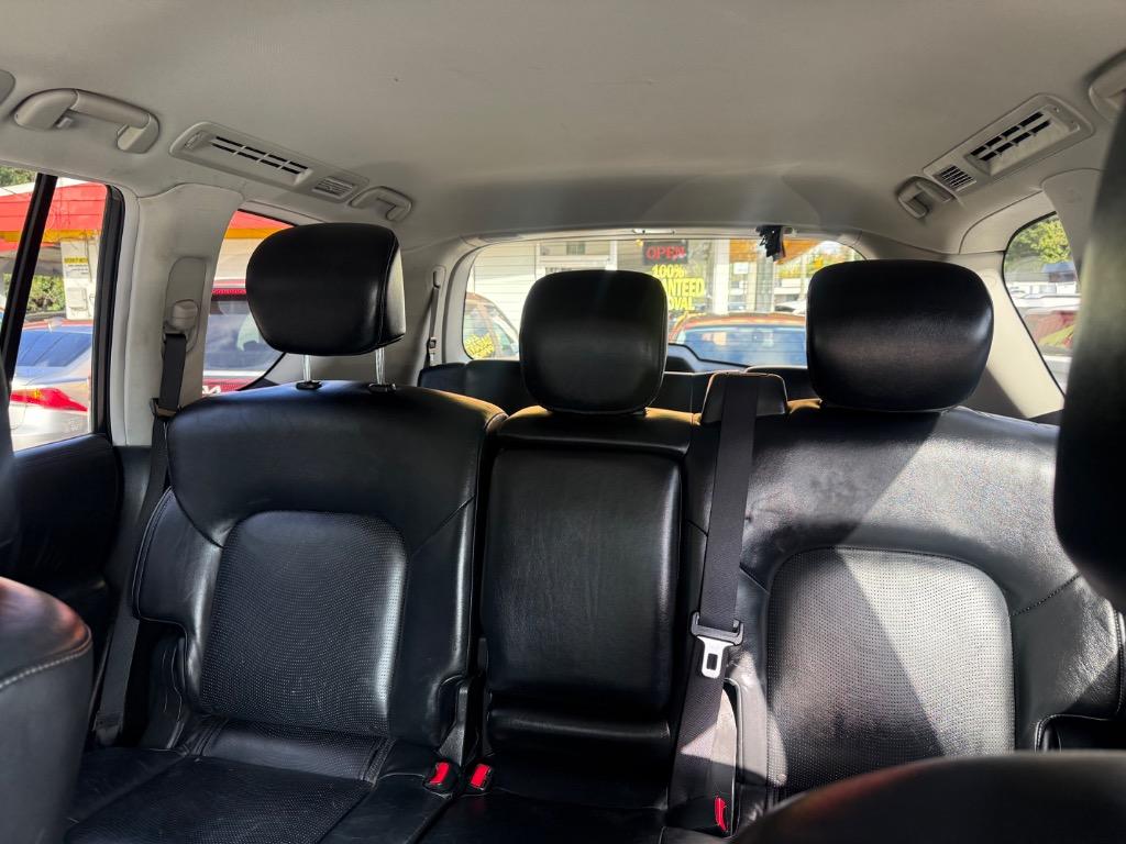 Infiniti QX80 photo 14