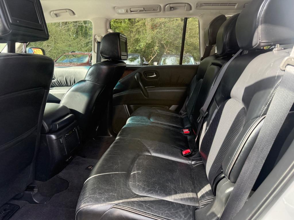 Infiniti QX80 photo 9