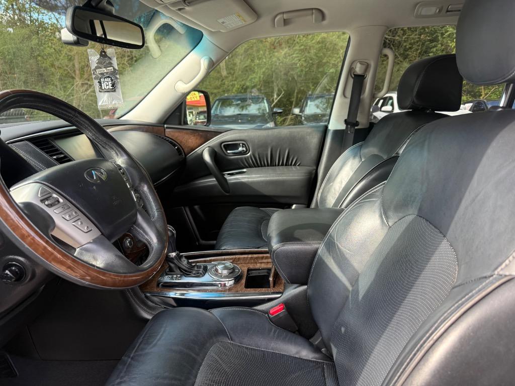 Infiniti QX80 photo 2