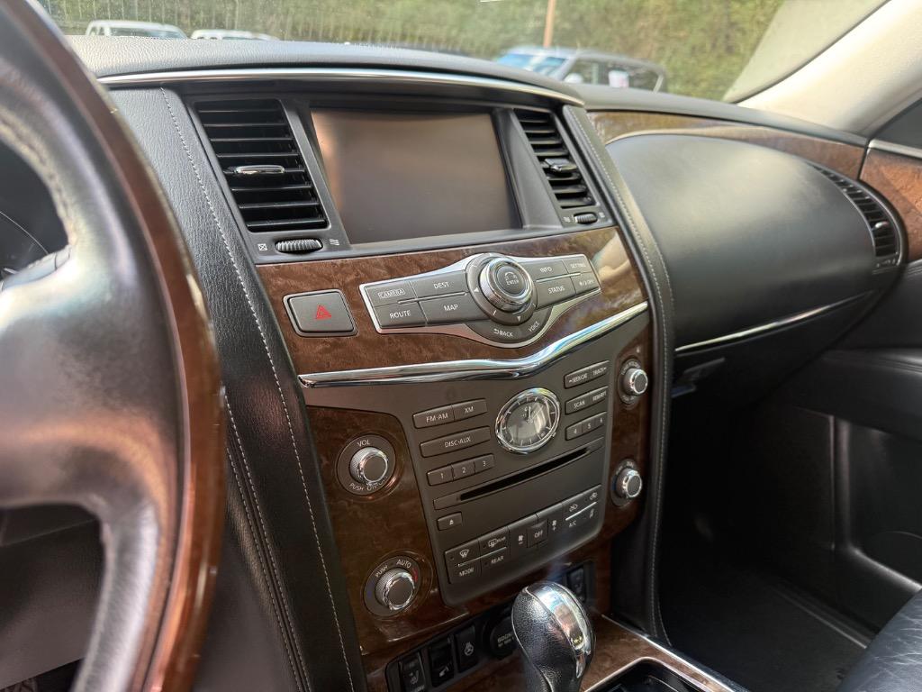 Infiniti QX80 photo 11