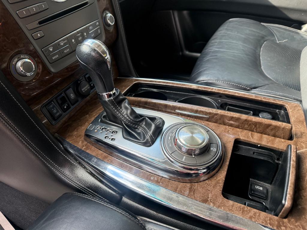 Infiniti QX80 photo 10